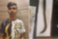 বন্ধুর প্রেমিকাকে 'ডিস্টার্ব' করায় দা নিয়ে ধাওয়া করে আটক যুবক!