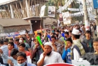 পুলিশ দেখে উটপাখির মিছিল হয়ে গেল নৌকার