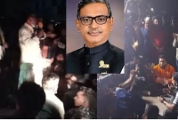  শত শত নেতাকর্মী নিয়ে থানার সামনে কাদের মির্জার অবস্থান