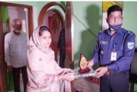 এবার শ্বশুর-শাশুড়ির সেবা করলেই পুত্রবধূকে উপহার দিচ্ছে পুলিশ!