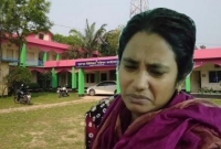 যুবকের প্রেমের টানে তিন সন্তান রেখে স্বামীর ঘর ছাড়লেন মহিলা মেম্বর যুবকের প্রেমের টানে তিন সন্তান রেখে স্বামীর ঘর ছাড়লেন মহিলা মেম্বর