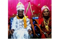 বিয়ে দেখতে উৎসুক জনতারও ভিড়, বরের বয়স ১০৭ বছর, কনে ৯২