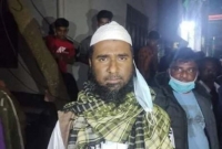 শিশু শিক্ষার্থী কেঁদে কেঁদে তার মাকে মাদরাসায় পড়বে না বলে জানায়