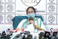 পশ্চিমবঙ্গে কার সুবিধার জন্য ৮ দফায় ভোট : প্রশ্ন মমতার