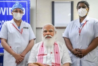 টিকা নেওয়ার পর নার্সকে যা বললেন নরেন্দ্র মোদি