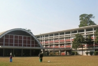 টিএসসি'তে হাতেনাতে ধরা খেলেন ঢাবির এক ছাত্র ও ইডেনের ছাত্রী