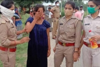 একসঙ্গে ৪ প্রেমিক নিয়ে পালালেন তরুণী