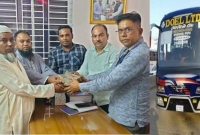 যাত্রীর ফেলে যাওয়া জমি বিক্রির ২০ লাখ টাকা ফেরত দিল দোয়েল পরিবহন যাত্রীর ফেলে যাওয়া জমি বিক্রির ২০ লাখ টাকা ফেরত দিল দোয়েল পরিবহন