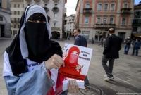 সুইজারল্যান্ডের গণভোটে মুসলিমদের বোরকা-নিকাব পরা নিষিদ্ধের পক্ষে রায়