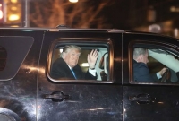 ট্রাম্পকে শুভেচ্ছা জানাতে রাস্তায় মাত্র একজন সমর্থক!