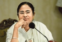 ক্ষমতার ৫ বছরে মমতার সম্পদ কমে দাঁড়াল অর্ধেকে