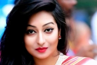 ‘আপত্তিকর’ ছবি দেখিয়ে ২৮ জনকে বিয়ে করেন মডেল রোমানা!