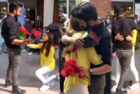 প্রকাশ্যে প্রেম প্রস্তাব, ভিডিও ভাইরাল হতেই এ কী পরিণতি হলো যুগলের!