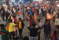 বিজেপি নেতাকে লক্ষ্য করে ইট-পাটকেল চুড়লো কর্মী-সমর্থকরা