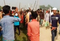  মামুনুল হককে নিয়ে কটাক্ষ করে পোস্ট, রামদা, লাঠি-সোটা নিয়ে ৩০ হাজার মানুষ ওই গ্রামটি ঘেরাও রাখে