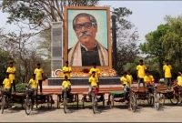 শিশু বয়সেই সংসারের হাল ধরে পরিবারের কর্তা ওরা