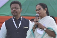 কলকাতার মেয়র পদ থেকে ইস্তফা দিলেন তৃণমূল নেতা ফিরহাদ হাকিম!