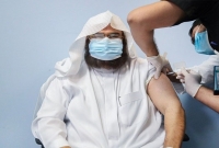 এবার করোনার টিকা নিলেন কাবা মসজিদের ইমাম