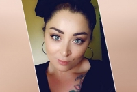 কারোর দিকে ভালবেসে তাকালেই বিচিত্র রোগে আক্রান্ত হন এই নারী!