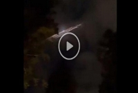 হঠাৎ মাঝ আকাশে আগুনের গোলা! (ভিডিও)