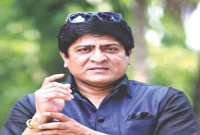 ফ্লাইওভারের ওপর আটকে গেলেন অমিত হাসান