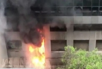 দাউ দাউ করে জ্বলছে আগুনের লেলিহান শিখা