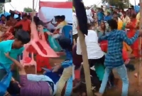 মেয়েদের উত্ত্যক্ত করা নিয়ে বিয়ে বাড়িতে ভয়াবহ পরিস্থিতি, এখন পর্যন্ত ২ জন নিহত মেয়েদের উত্ত্যক্ত করা নিয়ে বিয়ে বাড়িতে ভয়াবহ পরিস্থিতি, এখন পর্যন্ত ২ জন নিহত