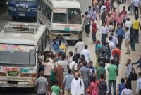 ঢাকা ছাড়ছেন হাজার হাজার মানুষ ঢাকা ছাড়ছেন হাজার হাজার মানুষ