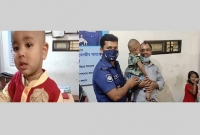 এক শিশুকে বাড়িতে আরেকজনকে দোকানে ফেলে পালালেন মা! এক শিশুকে বাড়িতে আরেকজনকে দোকানে ফেলে পালালেন মা!