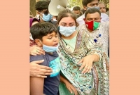 ‘মা ওমা কপালে তো তোমার চুমোটা লেগেই আছে, তুমি কই’! এমন আর্তনাদে অনেকেই চোখের জলে বুক ভাসান