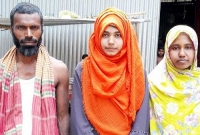 ভ্যানচালকের মেয়ে মুন্নী মেডিকেলে চান্স পেলেও টাকার অভাবে ভর্তি অনিশ্চিত