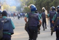 রাজধানীর গুলিস্তানে পুলিশের সঙ্গে ধাওয়া-পাল্টা ধাওয়া   