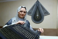 এই প্রথম রেশম কাপড়ে স্বর্ণের কালিতে লেখা কোরআন