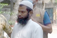 ঘটনা প্রকাশ না করতে শিশুটিকে কোরআন শরিফ ছুঁইয়ে শপথ করান হেফাজত নেতা, বিষয়টি নিয়ে চাঞ্চল্য তৈরি