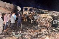 বাস ও ট্রাকের ভয়ানক সংঘর্ষে নিহত ২০ 