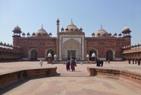 মসজিদের নিচে কৃষ্ণের মূর্তি! আদালতে পিটিশন দায়ের