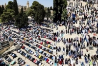 ইসরায়েলিদের বাধা উপেক্ষা করে মসজিদে আকসায় জুমার নামাজে ৭০ হাজারের বেশি মুসল্লির অংশগ্রহণ