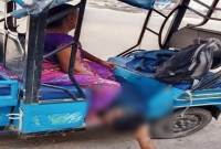  'মায়ের পায়ের কাছে পড়ে আছে সন্তানের লাশ' ছবিতে ভারতে করোনার ভয়াবহতা