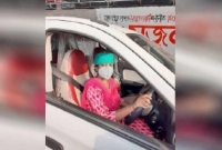 দিন-রাত এক করে অসুস্থ মানুষজনকে হাসপাতালে পৌঁছে দিচ্ছেন এই তরুণী