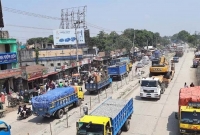 মহাসড়কে যানবাহন ও ঘরমুখো মানুষের চাপ