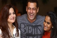  এবার করোনা থাবা বসাল সালমান খানের পরিবারে