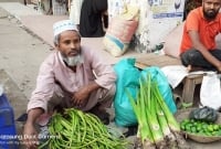 করোনা কেড়ে নিল সব, সেই স্কুলশিক্ষক আজ কচু ব্যবসায়ী!