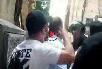 ইসরায়েলি সেনার মুখোমুখি ‍এক সাহসী যুবক, সাহস থাকলে অস্ত্র রেখে আসুন (ভিডিও)