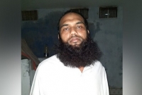  মসজিদের ভেতর কিশোরীর সঙ্গে ‘আপত্তিকর অবস্থায়’ ইমাম আটক