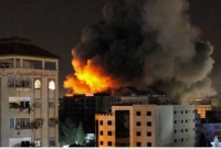 চলছে হামাস-ইসরায়েল হামলা-পাল্টা হামলা, বোমার আঘাতে মাটিতে মিশে গেল ১৩ তলা ভবন