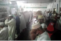 আজ ঈদুল ফিতরের জামাত আদায় করলেন বদরপুর দরবার শরীফের মুসল্লিরা