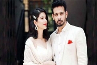 মাত্র ১৫০ টাকায় বিয়ে সারলেন তারকা দম্পতি!