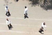 মাথার উপর সূর্য, অথচ রাস্তায় পড়ল না মানুষের ছায়া, দেখুন সেই ছবি