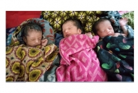 একসঙ্গে তিন ফুটফুটে কন্যা সন্তানের জন্ম সহ মোট ৫ কন্যা সন্তান হ্ওয়ায় মা-বাবা মহাখুশি