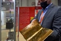 স্বর্ণের পাতায় লেখা পবিত্র কোরআন, মূল্য এক কোটি ১৫ লাখ টাকা